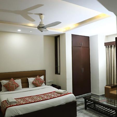 Hotel Sar Kamla Dham Skd Vrindavan Fully Vaccinated Staff Exteriör bild
