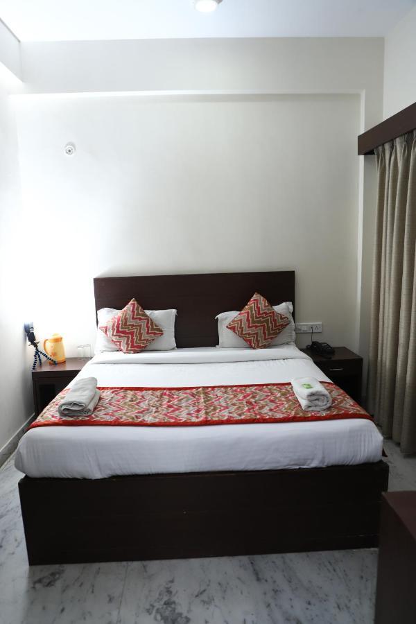 Hotel Sar Kamla Dham Skd Vrindavan Fully Vaccinated Staff Exteriör bild