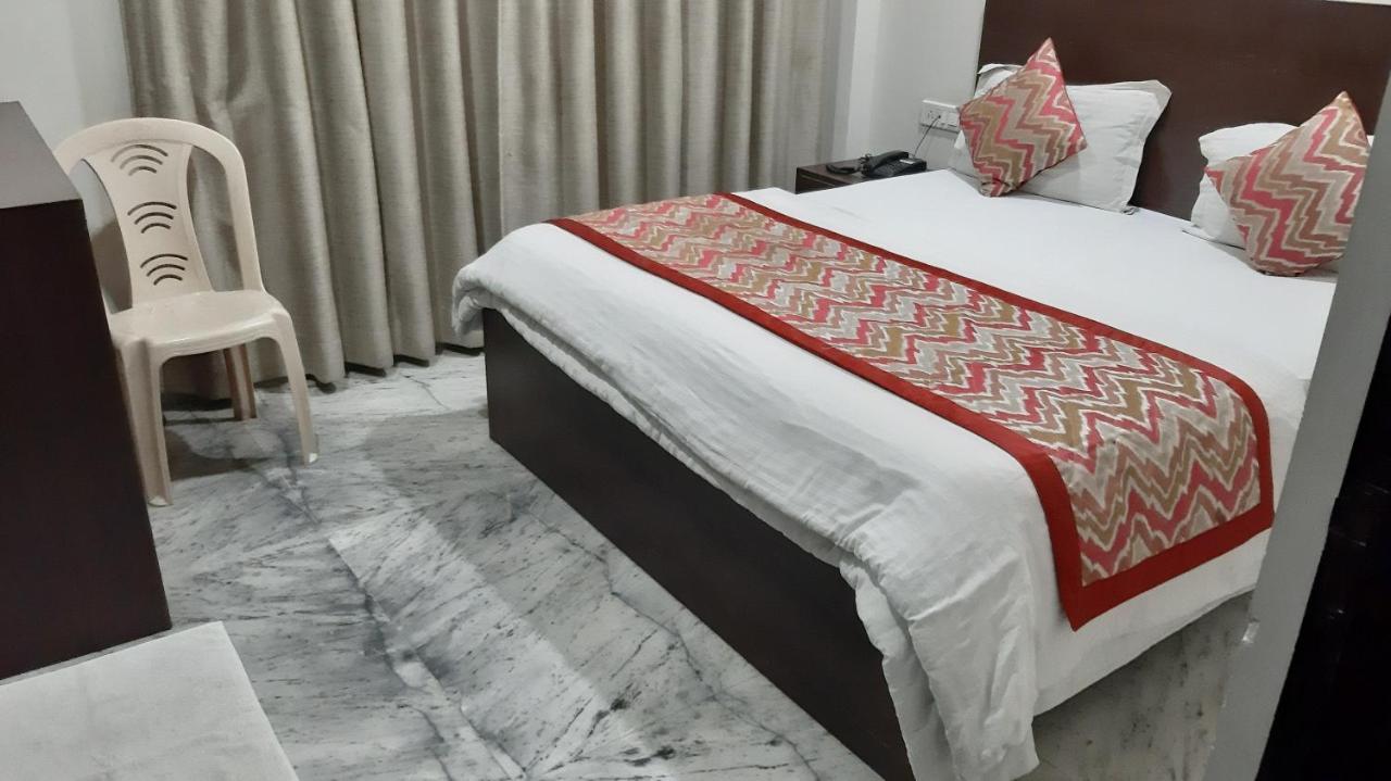 Hotel Sar Kamla Dham Skd Vrindavan Fully Vaccinated Staff Exteriör bild