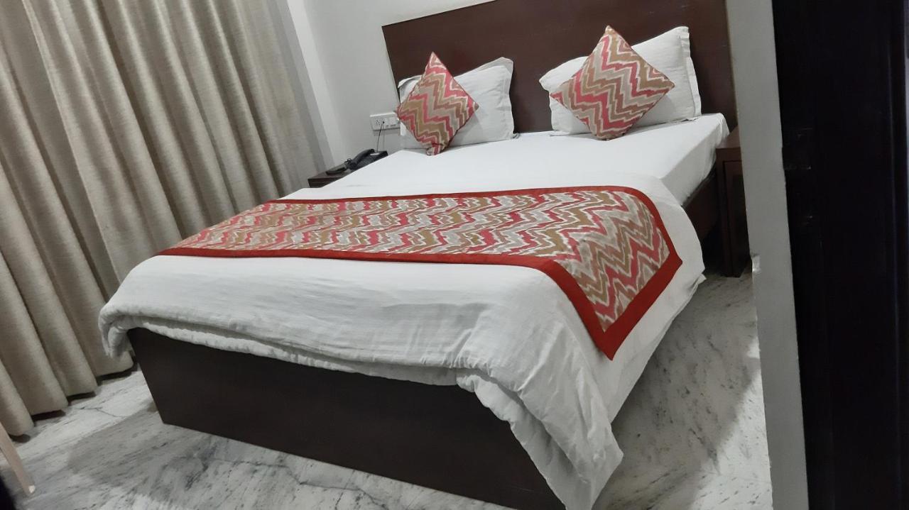 Hotel Sar Kamla Dham Skd Vrindavan Fully Vaccinated Staff Exteriör bild