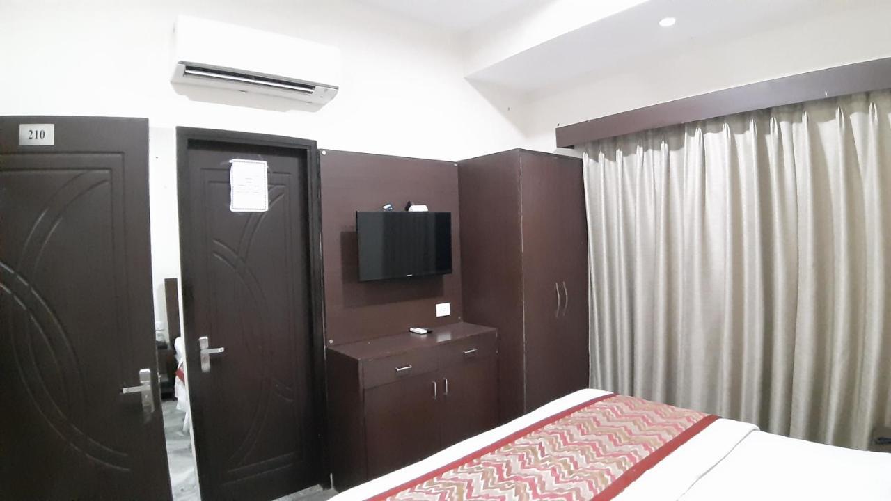 Hotel Sar Kamla Dham Skd Vrindavan Fully Vaccinated Staff Exteriör bild
