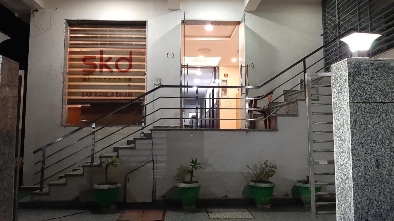 Hotel Sar Kamla Dham Skd Vrindavan Fully Vaccinated Staff Exteriör bild