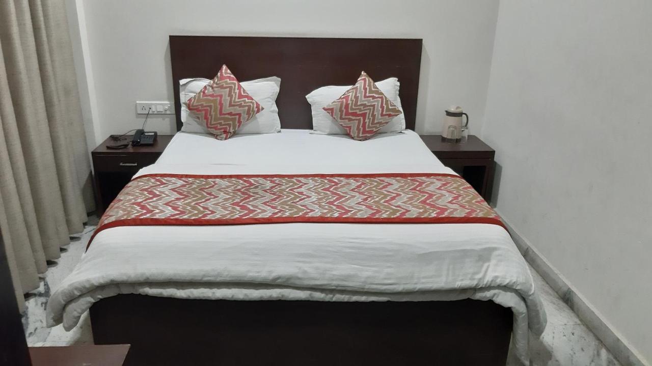 Hotel Sar Kamla Dham Skd Vrindavan Fully Vaccinated Staff Exteriör bild