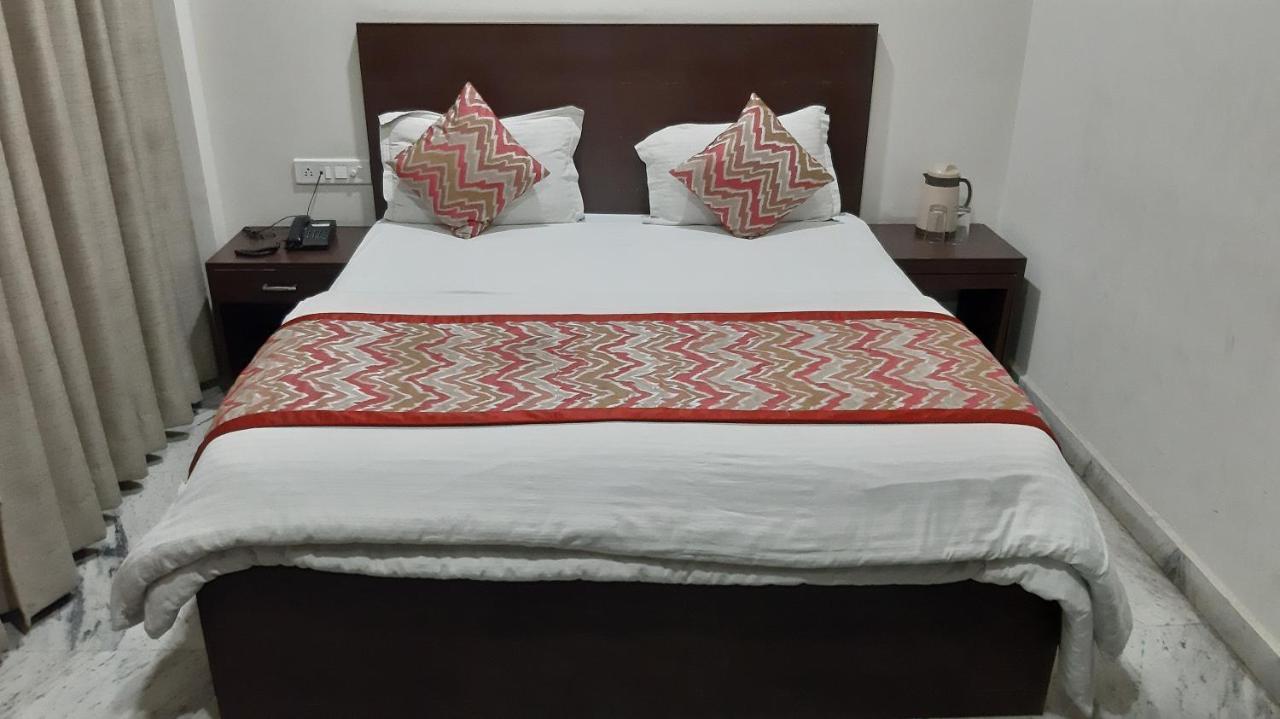 Hotel Sar Kamla Dham Skd Vrindavan Fully Vaccinated Staff Exteriör bild