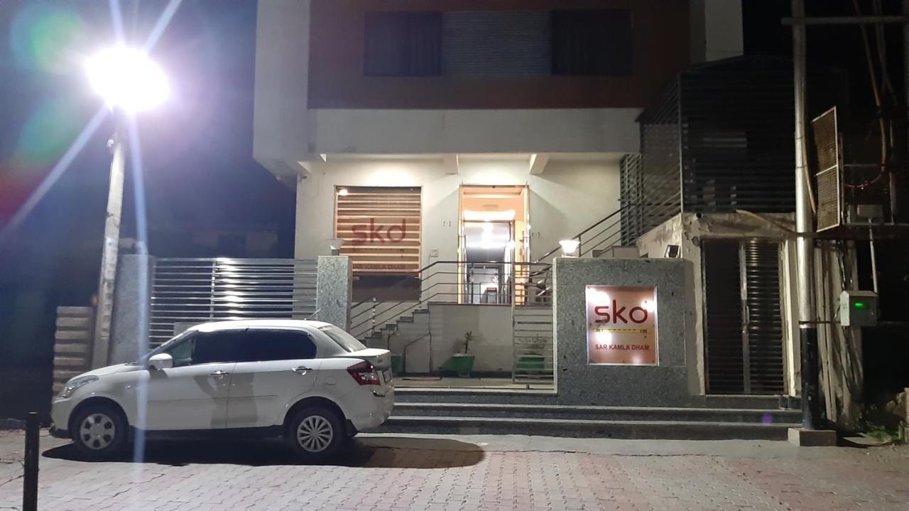 Hotel Sar Kamla Dham Skd Vrindavan Fully Vaccinated Staff Exteriör bild
