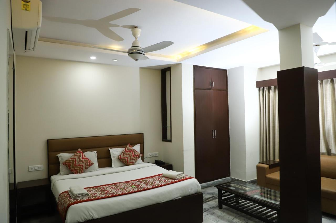 Hotel Sar Kamla Dham Skd Vrindavan Fully Vaccinated Staff Exteriör bild