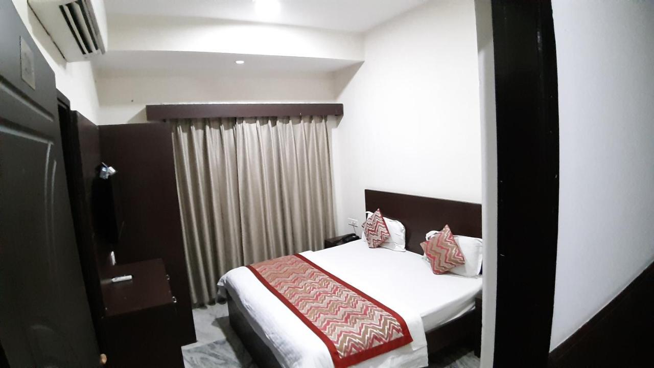 Hotel Sar Kamla Dham Skd Vrindavan Fully Vaccinated Staff Exteriör bild
