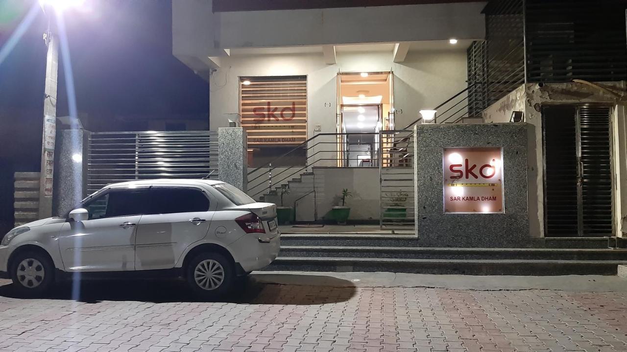 Hotel Sar Kamla Dham Skd Vrindavan Fully Vaccinated Staff Exteriör bild