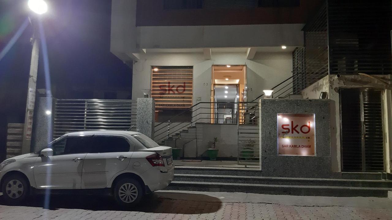 Hotel Sar Kamla Dham Skd Vrindavan Fully Vaccinated Staff Exteriör bild