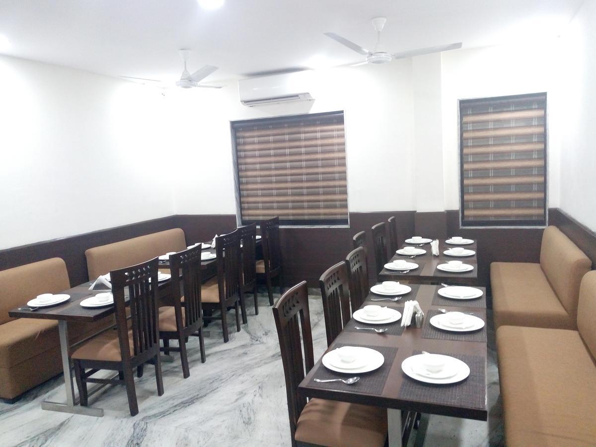 Hotel Sar Kamla Dham Skd Vrindavan Fully Vaccinated Staff Exteriör bild