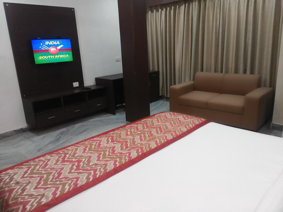 Hotel Sar Kamla Dham Skd Vrindavan Fully Vaccinated Staff Exteriör bild