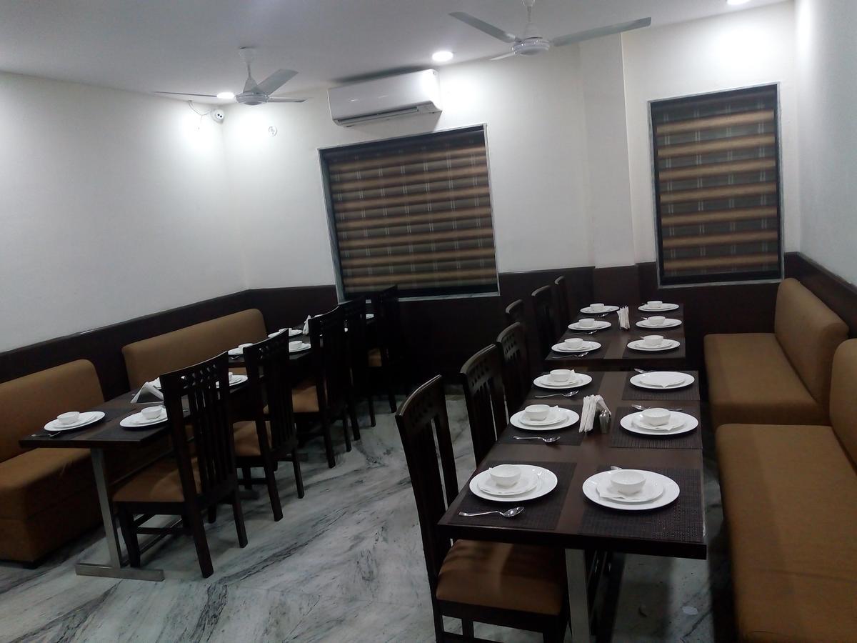 Hotel Sar Kamla Dham Skd Vrindavan Fully Vaccinated Staff Exteriör bild