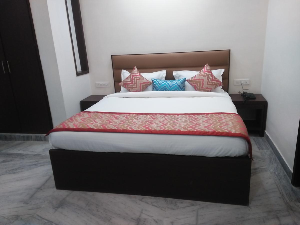 Hotel Sar Kamla Dham Skd Vrindavan Fully Vaccinated Staff Exteriör bild
