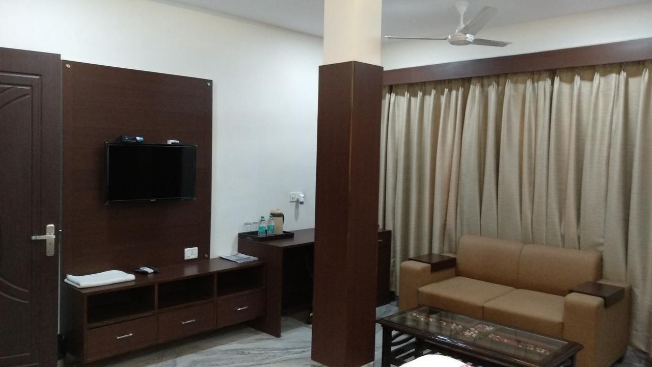 Hotel Sar Kamla Dham Skd Vrindavan Fully Vaccinated Staff Exteriör bild