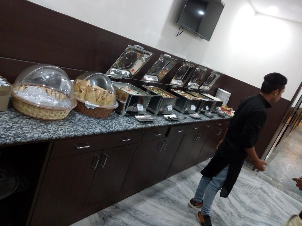 Hotel Sar Kamla Dham Skd Vrindavan Fully Vaccinated Staff Exteriör bild