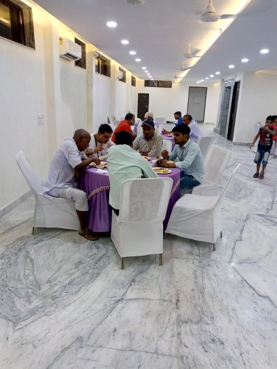Hotel Sar Kamla Dham Skd Vrindavan Fully Vaccinated Staff Exteriör bild