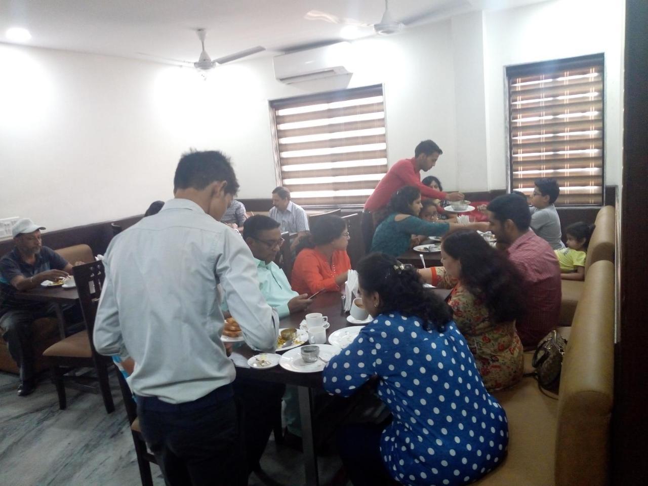 Hotel Sar Kamla Dham Skd Vrindavan Fully Vaccinated Staff Exteriör bild