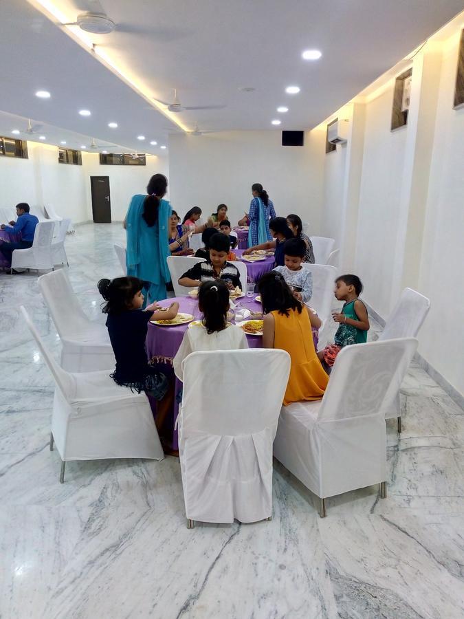 Hotel Sar Kamla Dham Skd Vrindavan Fully Vaccinated Staff Exteriör bild