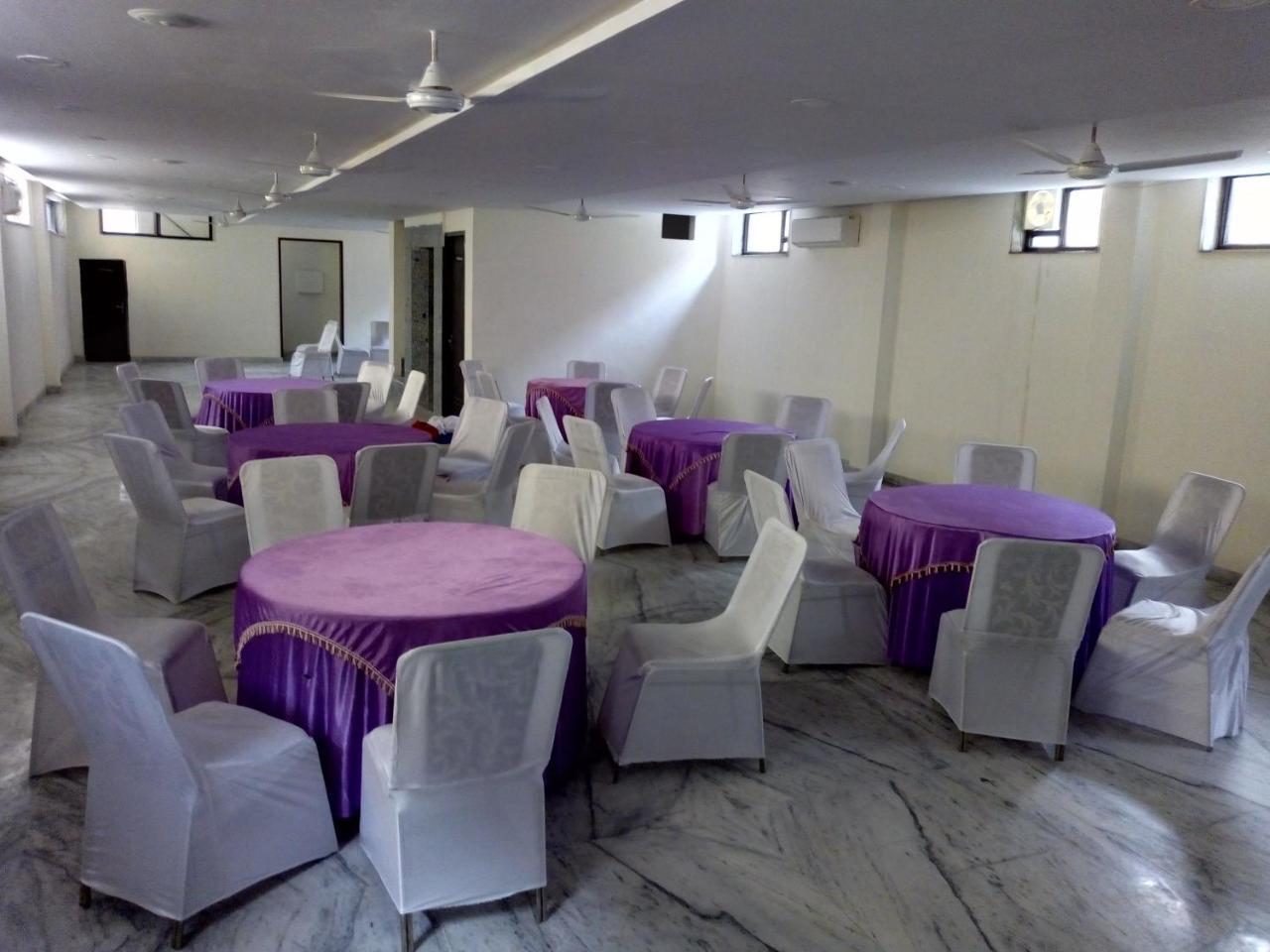 Hotel Sar Kamla Dham Skd Vrindavan Fully Vaccinated Staff Exteriör bild