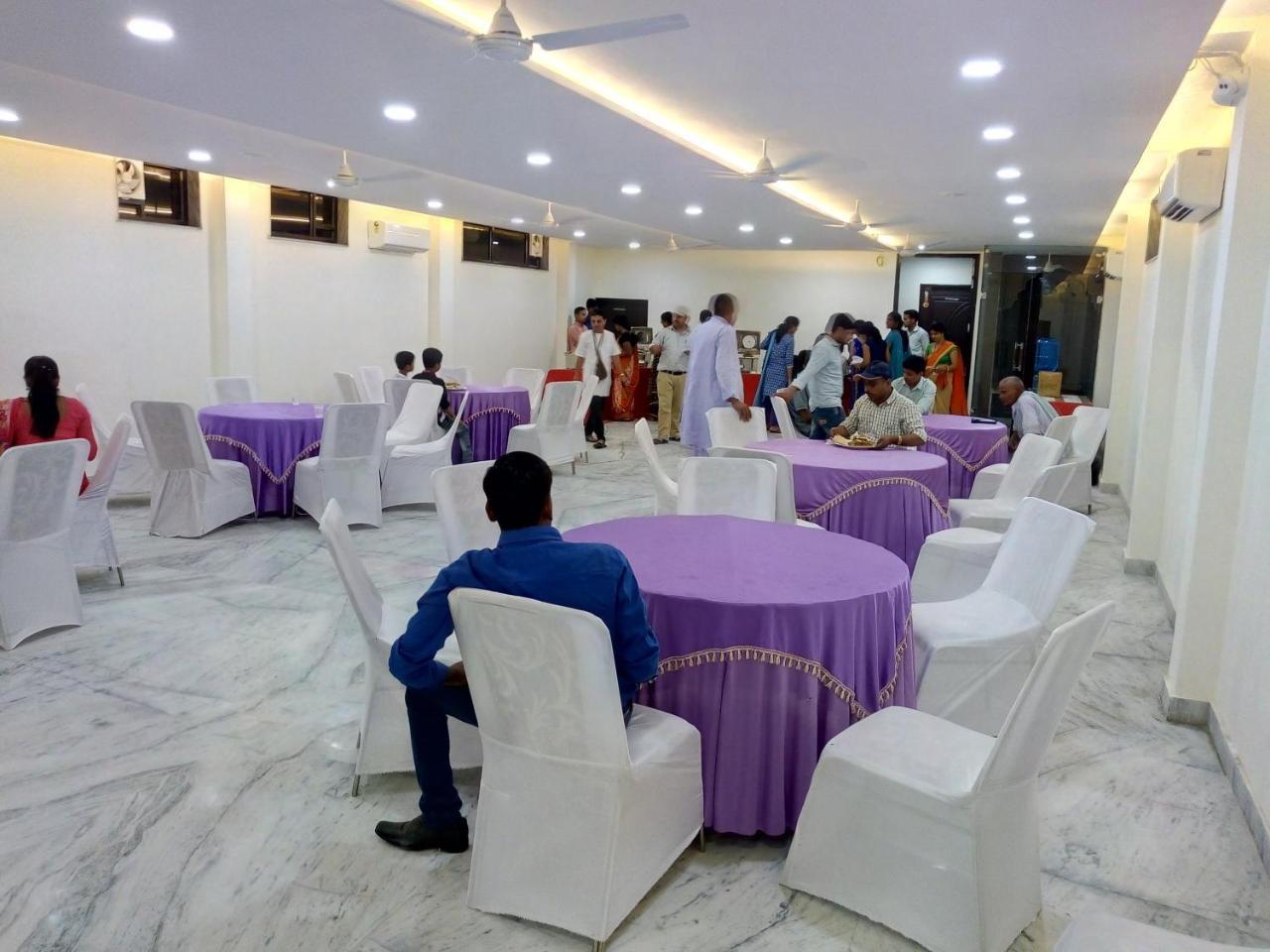 Hotel Sar Kamla Dham Skd Vrindavan Fully Vaccinated Staff Exteriör bild