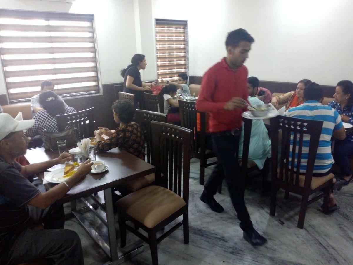 Hotel Sar Kamla Dham Skd Vrindavan Fully Vaccinated Staff Exteriör bild
