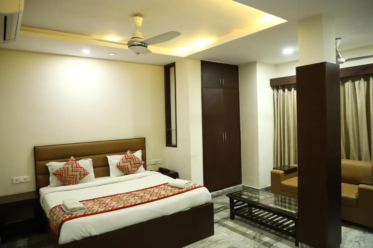 Hotel Sar Kamla Dham Skd Vrindavan Fully Vaccinated Staff Exteriör bild
