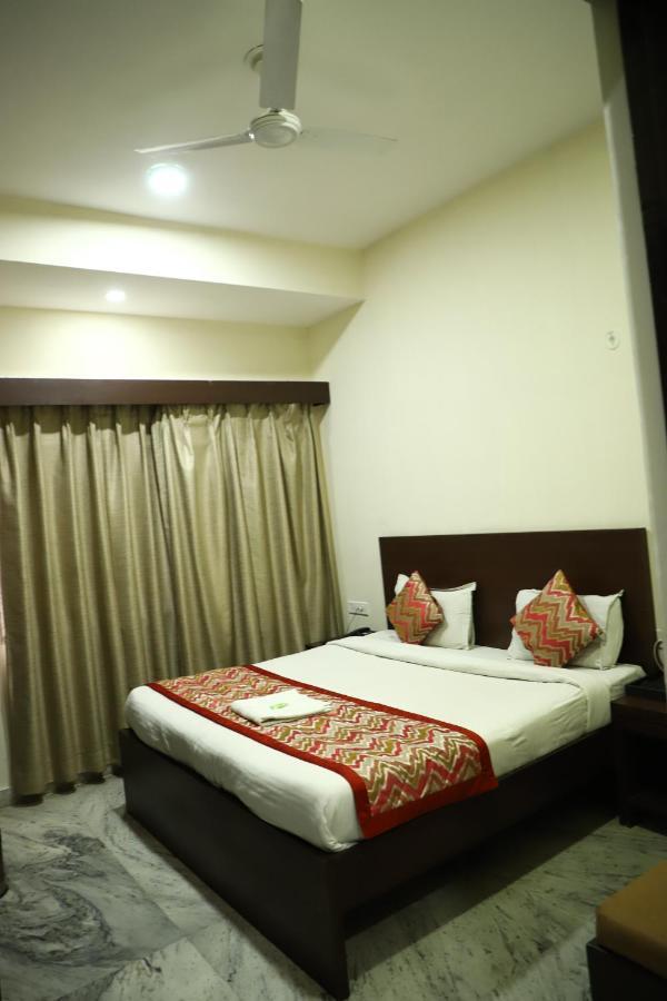 Hotel Sar Kamla Dham Skd Vrindavan Fully Vaccinated Staff Exteriör bild