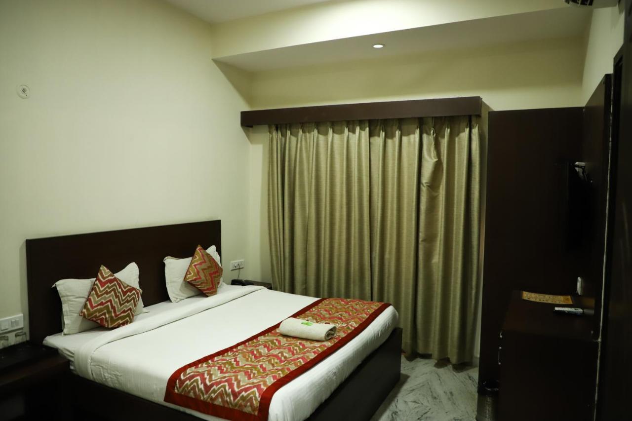 Hotel Sar Kamla Dham Skd Vrindavan Fully Vaccinated Staff Exteriör bild
