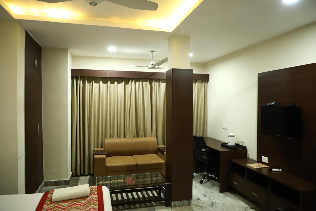 Hotel Sar Kamla Dham Skd Vrindavan Fully Vaccinated Staff Exteriör bild