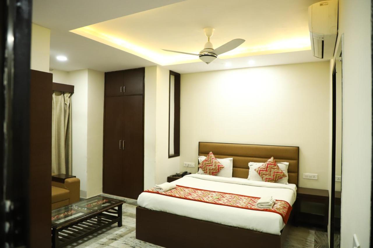 Hotel Sar Kamla Dham Skd Vrindavan Fully Vaccinated Staff Exteriör bild
