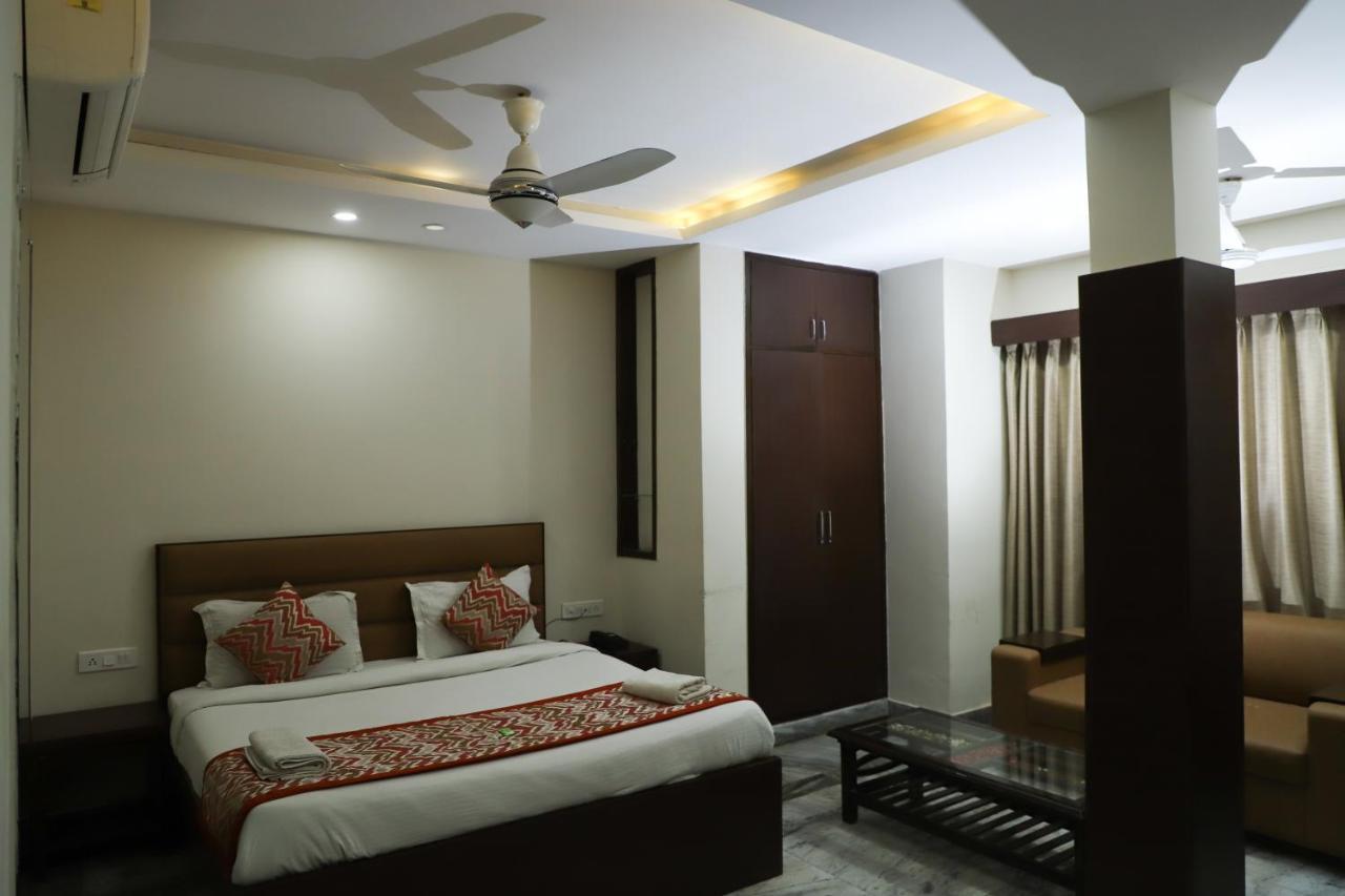 Hotel Sar Kamla Dham Skd Vrindavan Fully Vaccinated Staff Exteriör bild